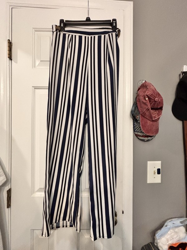 Women’s Medium Modern Attraction Straight Leg Striped Pant Loose