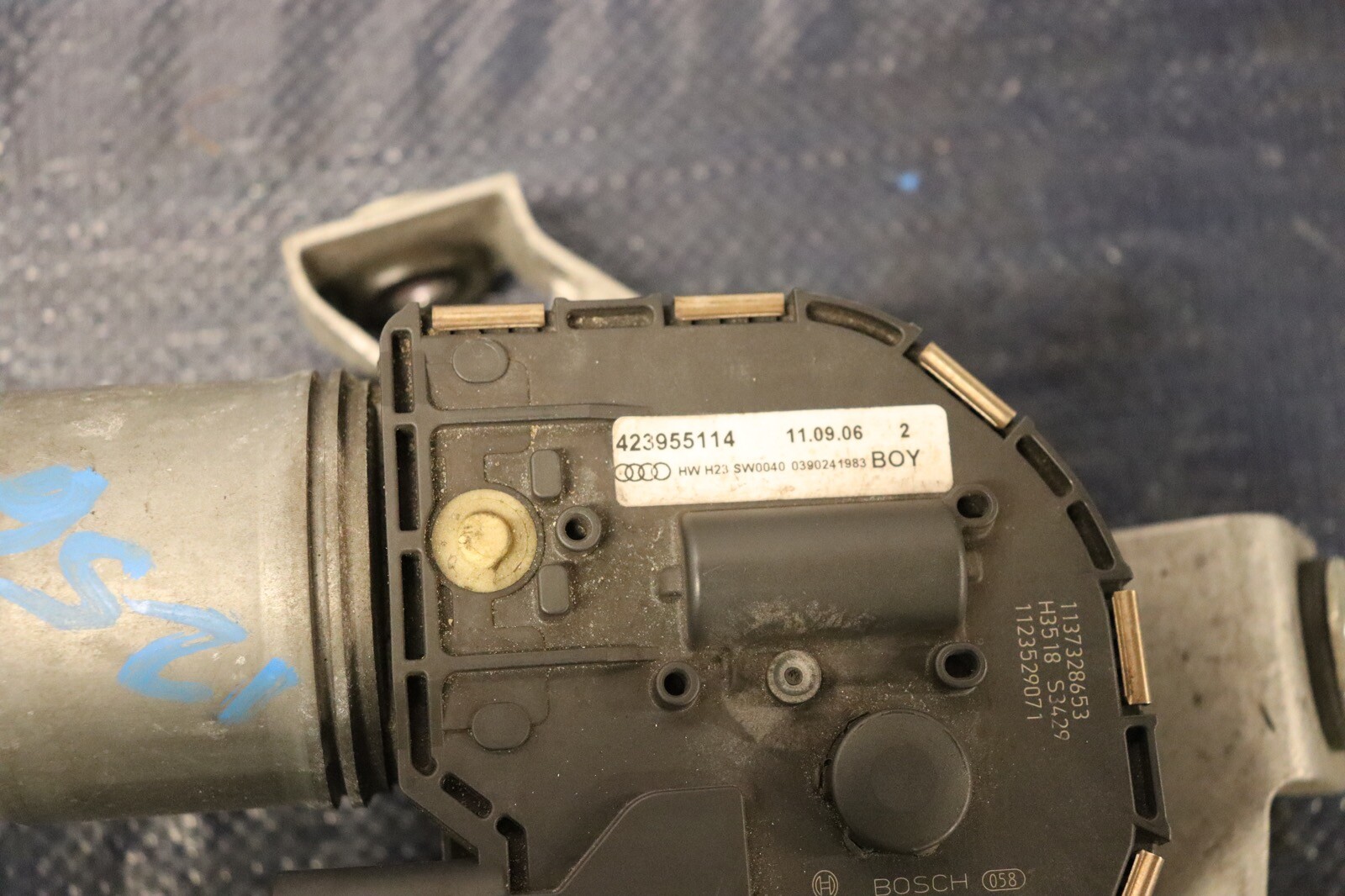 2012 AUDI R8 5.2 QUATTRO SPYDER V10 OEM WINSHIELD WIPER MOTOR UNIT #1256
