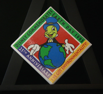 DISNEY BUTTON PIN EARTH DAY 1995 SAVE WORLD 25TH ENVIRONMENTALITY JIMINY CRICKET