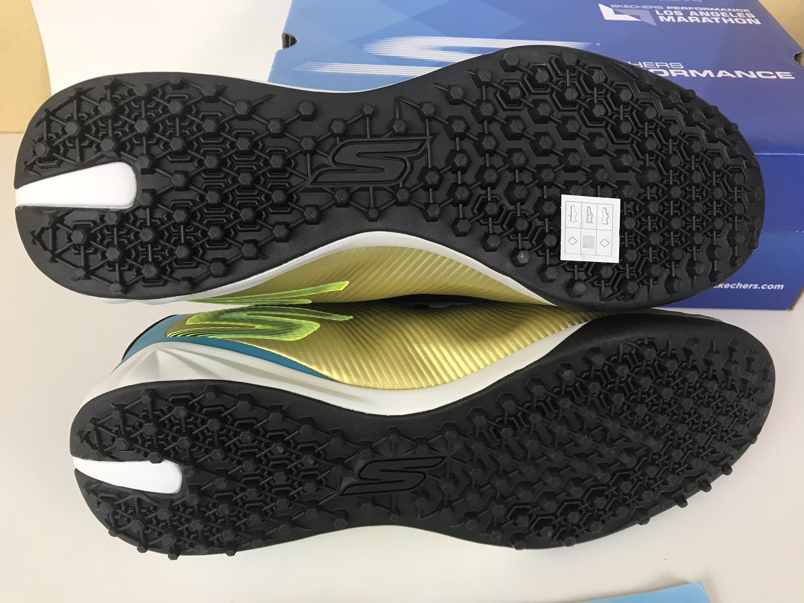 skechers men's hexgo control turf soccer shoe