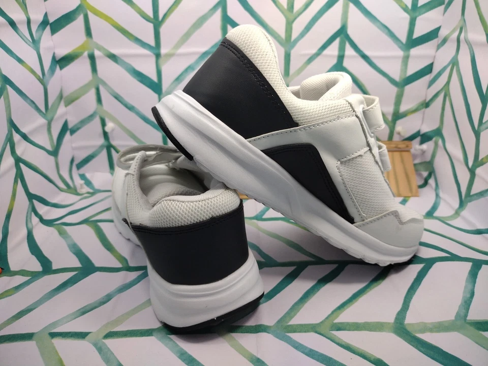 Zapatillas deportivas blancas y negras sin marca para niñas/niños talla US 7 Foto 4 de 4