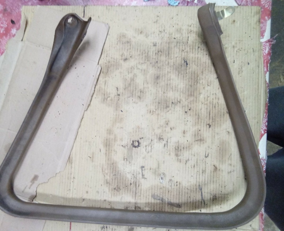 84-89 Nissan 300zx Z31 right T Top Interior Trim Molding Edge Seal
