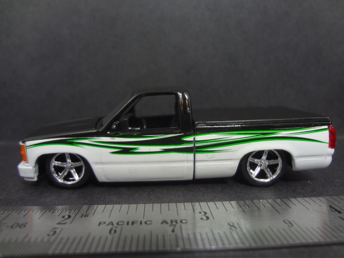M2マシーン 1990 シボレー C1500 シルバラード (チェイスカー) M2 Machines 1990 Chevrolet C1500 Silverado black/white