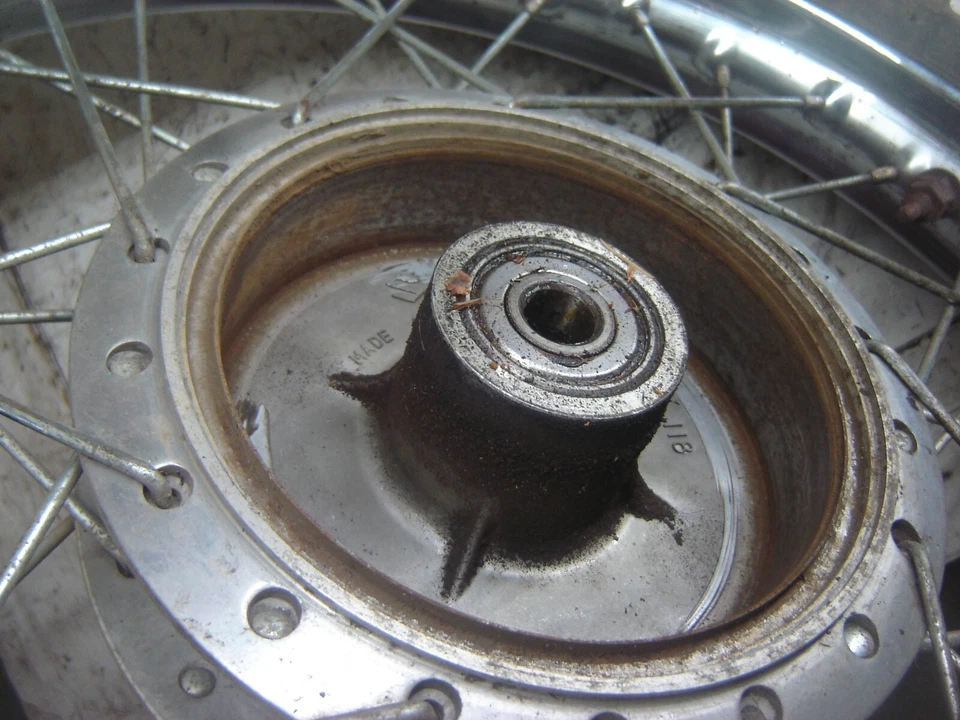 Suzuki B105P Bearcat 1967 rueda trasera Foto 3 de 4