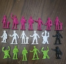 19 Vintage 1960's Plastic Space Men Toy Figures Galaxy Laser Green Pink Blk Whit