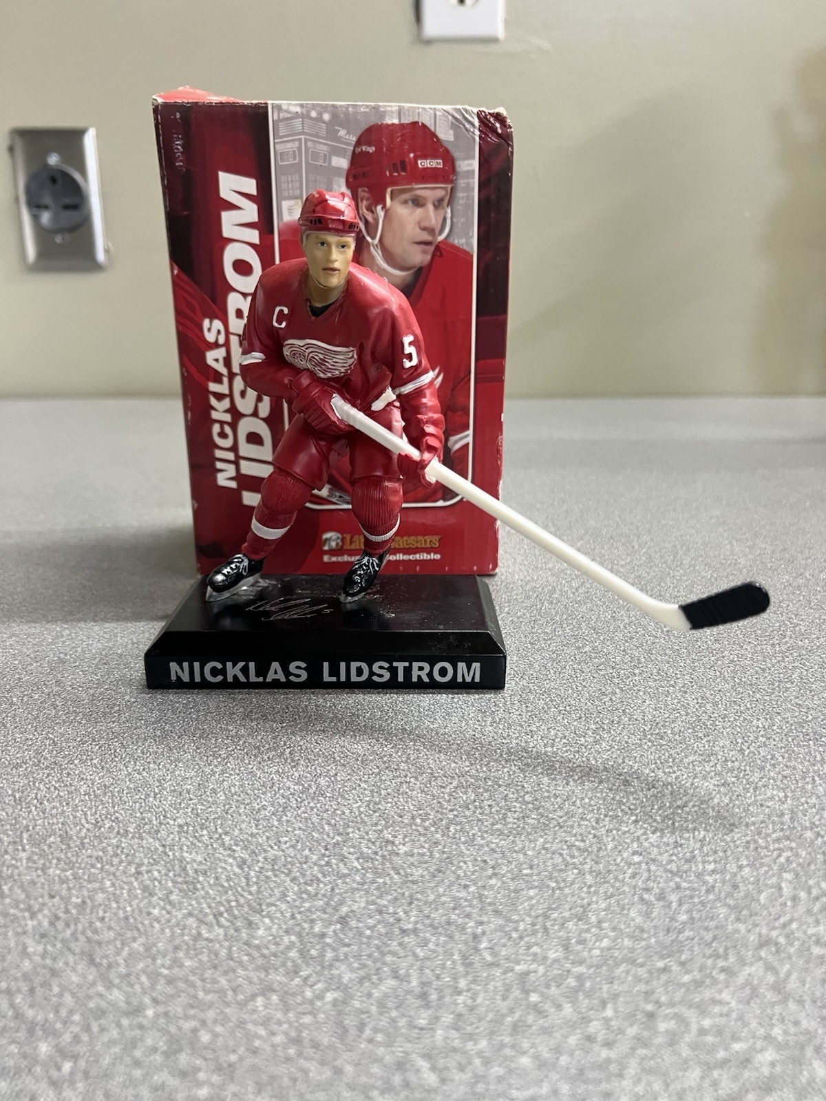 NHL Red Wings Nicklas Lidstrom Statue - Little Caesars Arena Exclusive