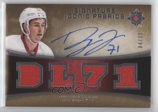 2015-16 Ultimate Collection Signature Iconic Fabrics 4/71 Dylan Larkin Auto 2d8