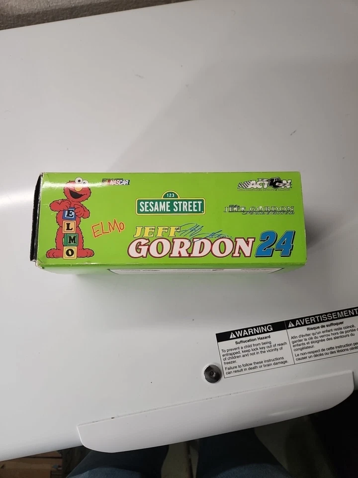 JEFF GORDON 2002 ELMO SESAME STREET FOUNDATION 1/24 RCCA CLUB CAR BANK 1/2,004 - Image 4 of 4