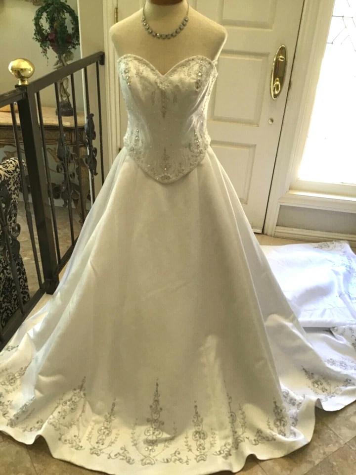 SIGNATURE NEW BUSTIER Vestido de Novia Vestido de Novia Dos Piezas Blanco/Plateado 12  Foto 2 de 4