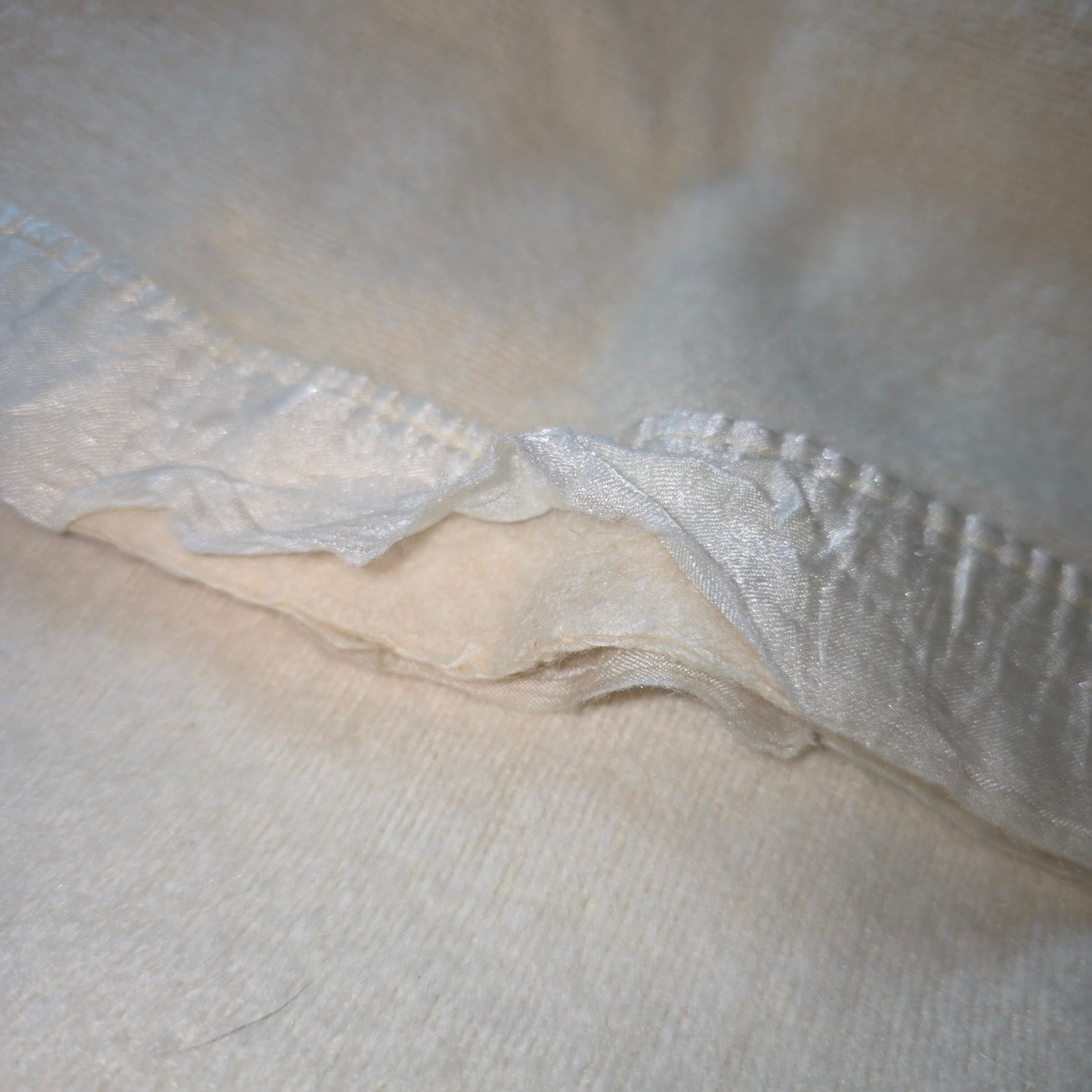 Vintage Esmond Cream Thermal Blanket Satin Trim Edge Off White Retro Bedding thumbnail 5