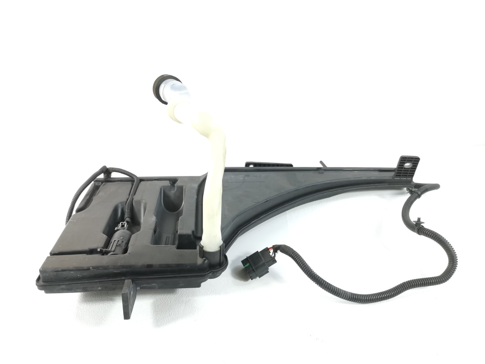 Maserati Ghibli RWD 3.0 2015 Windshield Washer Reservoir Tank Assembly 670006414