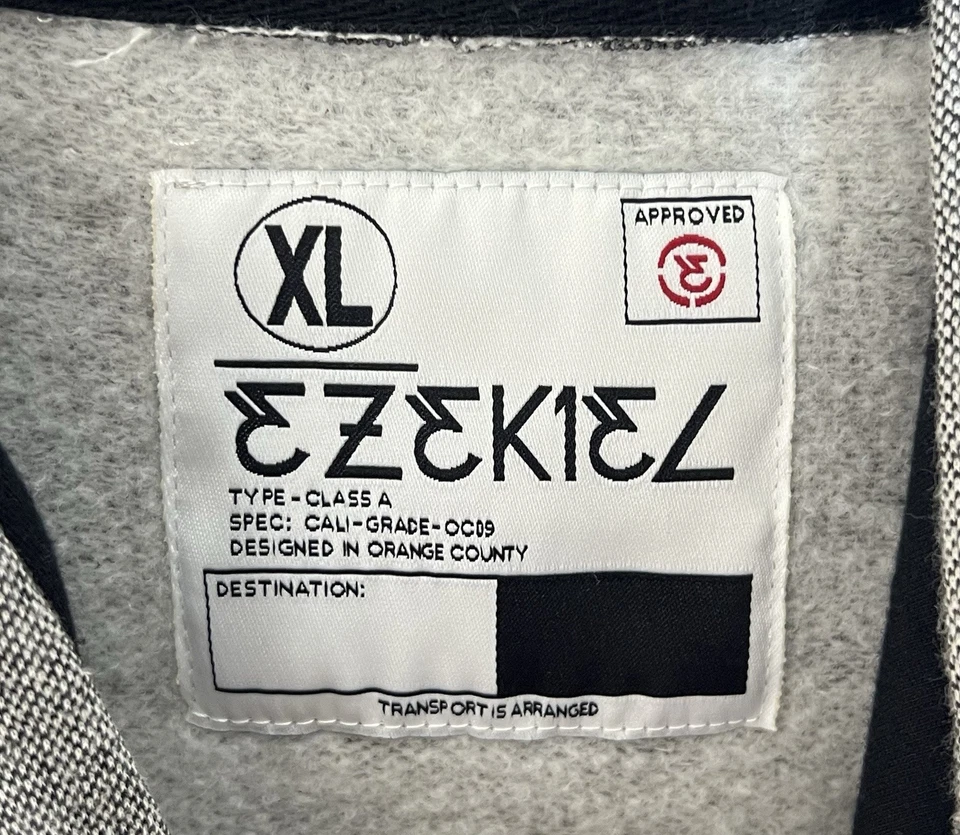 Sudadera con Capucha Ezekiel Tres Botones Para Hombre Talla XL Gris Negro Manga Larga Bolsillos Foto 3 de 4