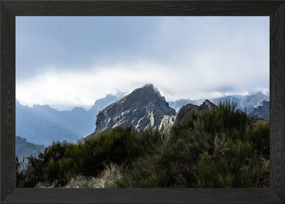 Berggipfel unter bewölktem Himmel gerahmtes Wandbild Poster Leinwanddruck Bild