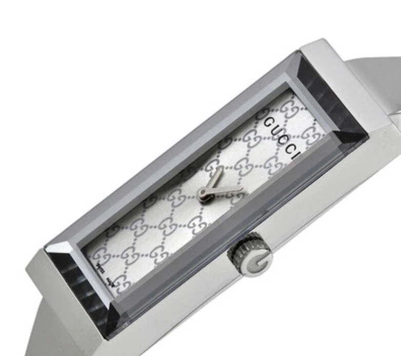 ladies GUCCI watch NEW. YUA82033