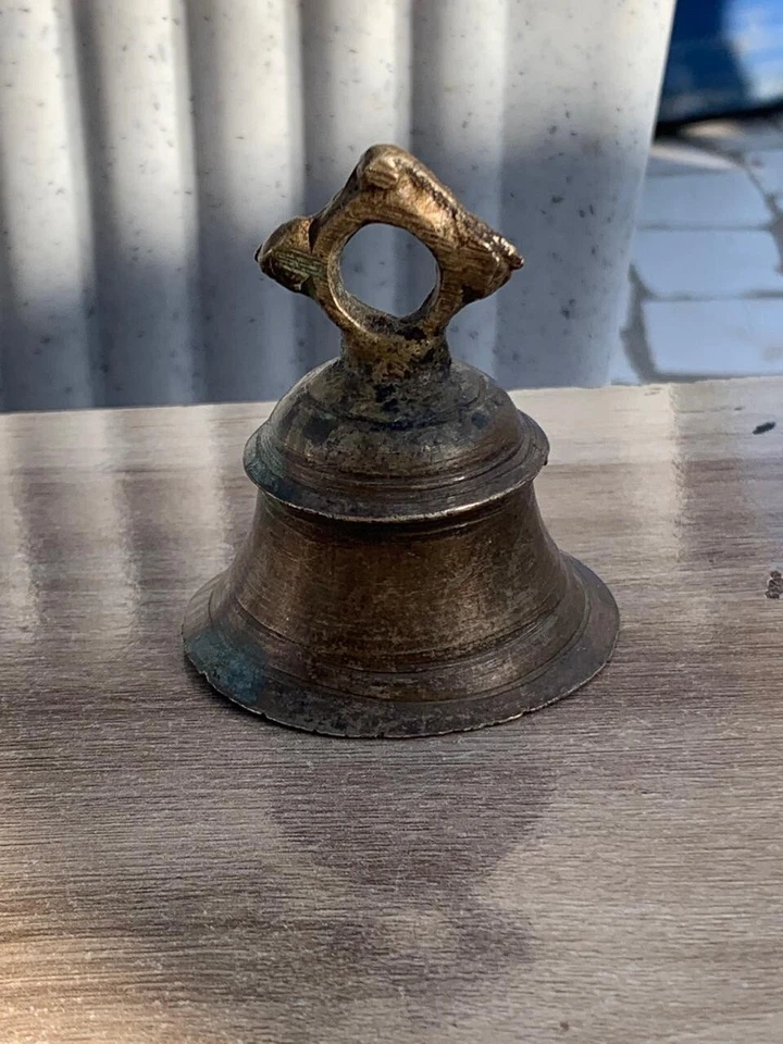 Campana de vaca de latón artesanal primitiva vintage de los años 20 decorativa coleccionable 134 Foto 2 de 4