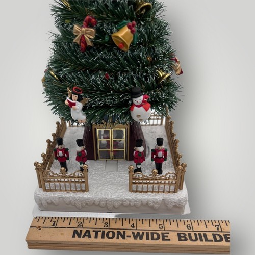 Maisto Evergreen Sentry 95 Illuminated Musical Tree Santa Nutcracker READ - Picture 7 of 9