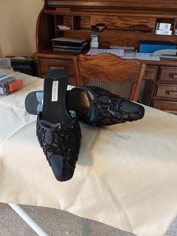 Ann Marino Woman Token Jewels Black Crepe Beads ShoeShoes  Size 9 M