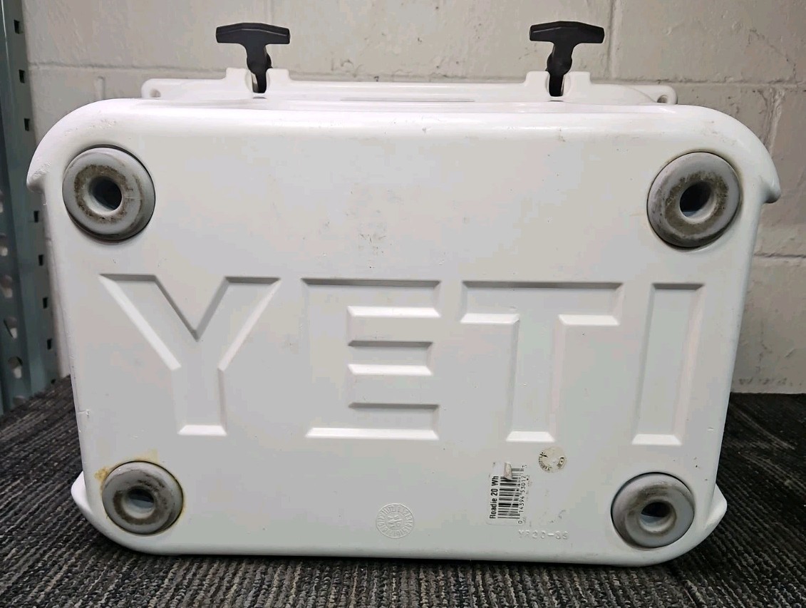 Yeti YR20-89 Roadie 20 Hard Cooler w/ Rubber T-Latches & Stainless