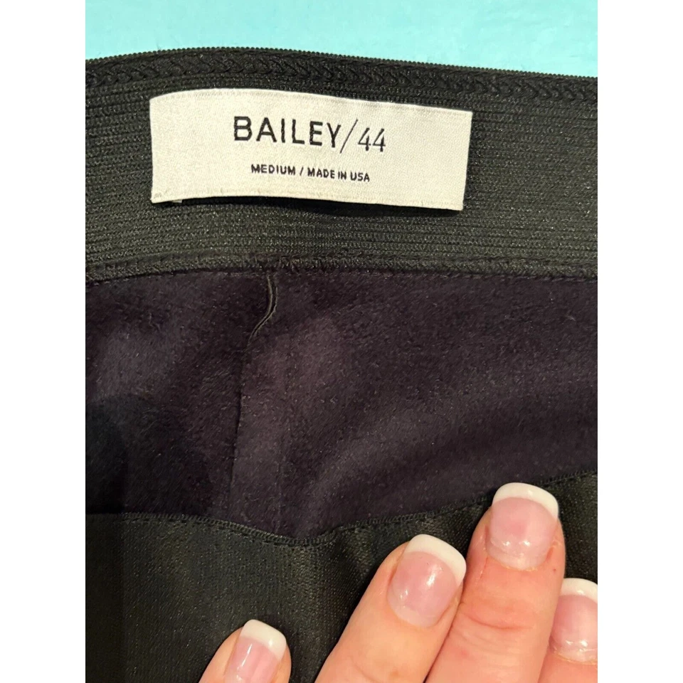 Bailey 44 Pantalones de Cuero Vegano, Crop Flare, Negro, Talla Mediana 8-10 Precio de venta sugerido por el fabricante $299 Foto 3 de 4
