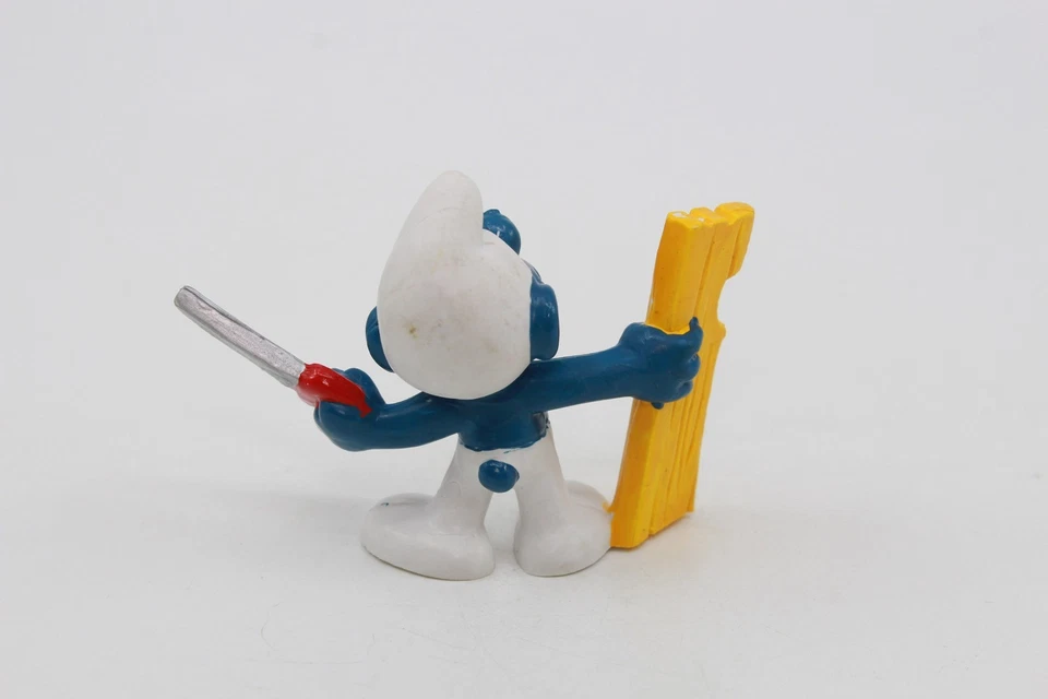Carpintero SMURF con madera y sierra - Figura PVC Peyo Schleich Pitufos de colección Foto 3 de 4