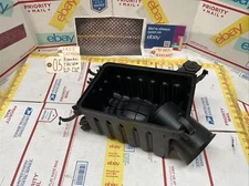 05-09 HYUNDAI TUCSON 2.7L AIR BOX AIRBOX FILTER CLEANER HOUSING (LOWER HALF) oem