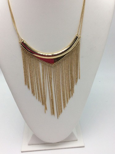 Collar escudo flecos tono oro BCBGeneration $38 BCB34 - Imagen 7 de 10