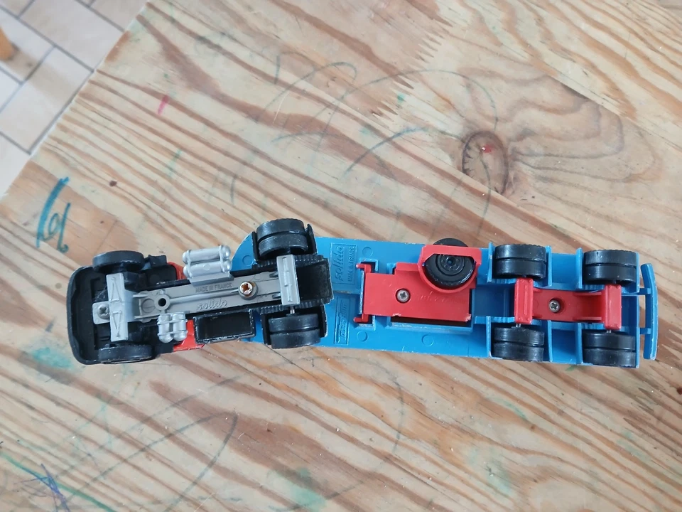 SOLIDO CAMION MERCEDES SEMI REMORQUE CITERNE PUB ELF ANTAR 1/60 - Photo 4/4