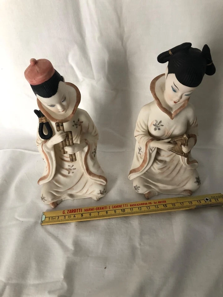 Coppia Statuina Giapponese In Porcellana  - Immagine 2 di 4