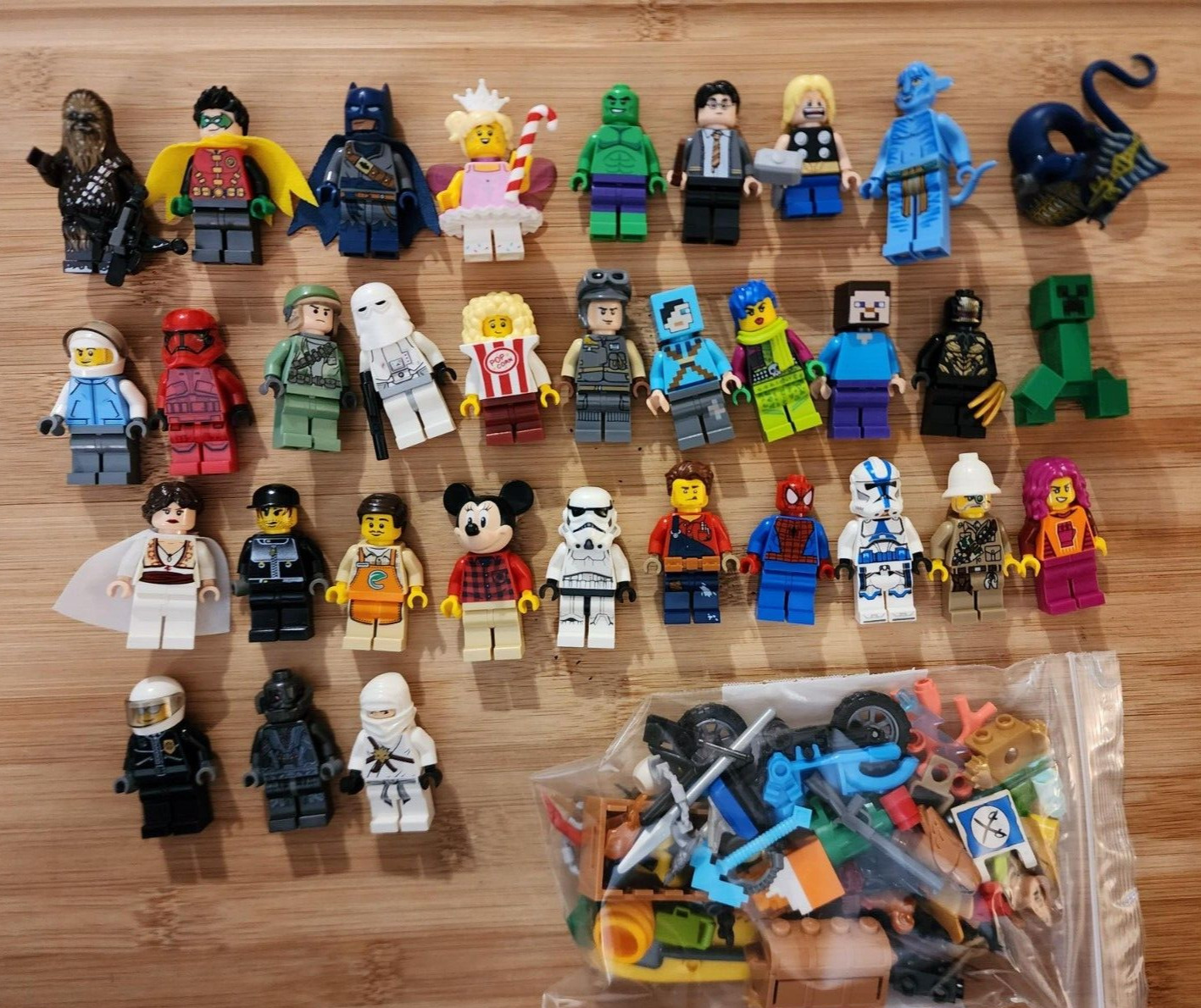 HUGE Lego Minifigure Lot-33 Minifigs +Accessories-Star Wars-City-CMF-Rares++