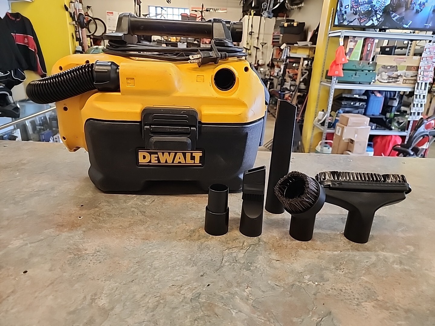 DEWALT DCV581H 18V/ 20V MAX LiIon Wet/ Dry Vacuum (Tool Only