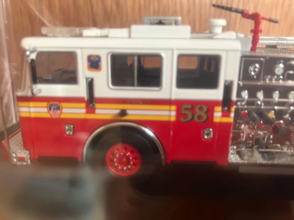 1/64 Code 3 FDNY Seagrave Engine 58 “The Fire Factory” (#0194 of 2,004 produced) - Image 3 of 4