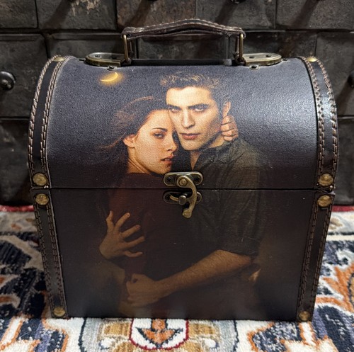 NECA Twilight Saga New Moon Trunk Case Jewelry Box Chest Edward & Bella RARE