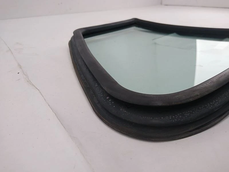 PORSCHE 924S 944 Piloto Trasero Izquierdo Cuarto Ventana Cristal 83 84 85 86 87 88 Foto 3 de 4