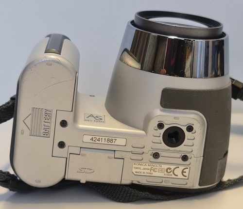 Konica Minolta Dimage Z3 4.0MP 48x Mega Zoom Anti-Shake Photography Camera - Picture 7 of 8