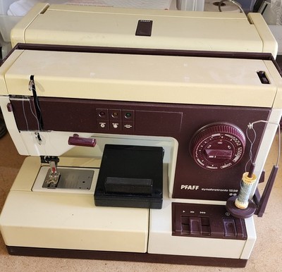 PFAFF Vintage  1229 Sewing Machine w/ Foot Pedal & Case - Works!
