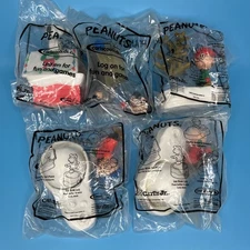 MIP 2002 Carl's Jr Peanuts Holiday Toys Set of 5 (1 Duplicate)