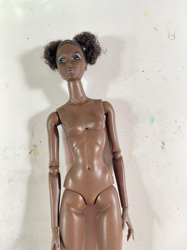 Muñeca desnuda Integrity Toys NuFace 2021 W-Club "The NU Classic Lilith Blair"