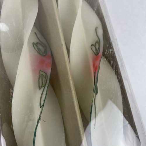 Mitchell's 100% Beeswax Candles White Spiral Taper W Green Red Heart Accents NEW - Picture 2 of 12
