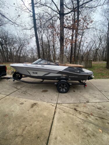 2022 Glastron GX 195 Sport Boat in Excellent Condition. Includes custom trailer