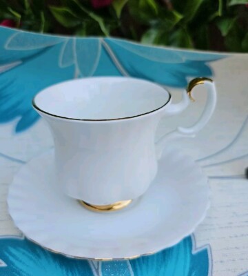  Vintage Royal Albert Val dor Demitasse Espress Tasse & Untertasse Duo Montrose Form