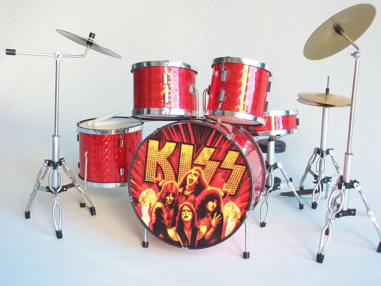 Batterie miniature KISS rouge à offrir - Cadeau collector pour musicien et batteur