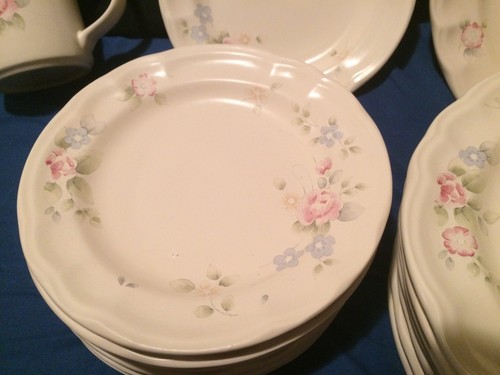 Pfaltgraff Tea Rose Dinner Set - Picture 3 of 7