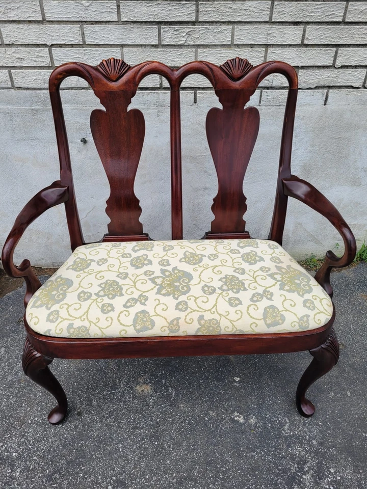Sofá de dos plazas/banco inglés Queen Anne caoba años 30 Foto 2 de 4