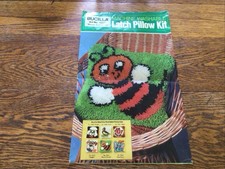 Vintage Bucilla 12515 Buzz Around Bee Pillow Kit  Latch Hook