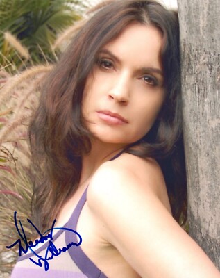 Meadow Williams Signed Autographed 8x10 Photo Den of Thieves Actress