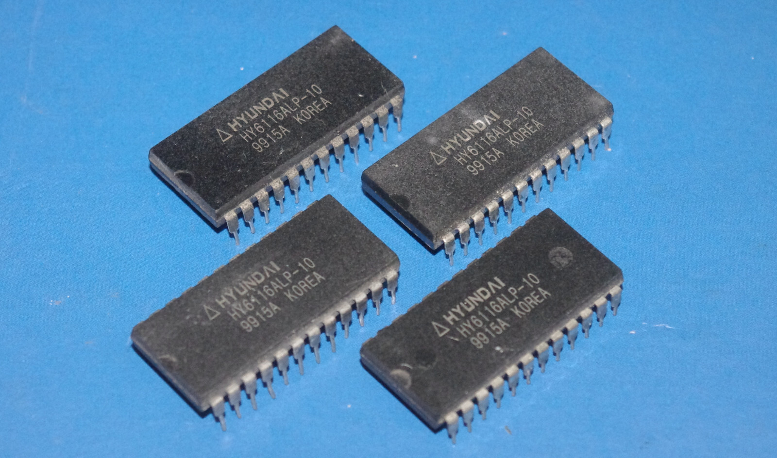 4 Stück HY6116 - CMOS SRAM 2Kx8 Bit