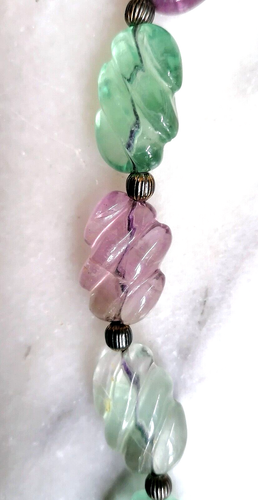 SPETTACOLARE PREZIOSO COLLIER-GIOIELLO IN FLUORITE SCOLPITA, PEZZO UNICO. - Foto 14 di 24