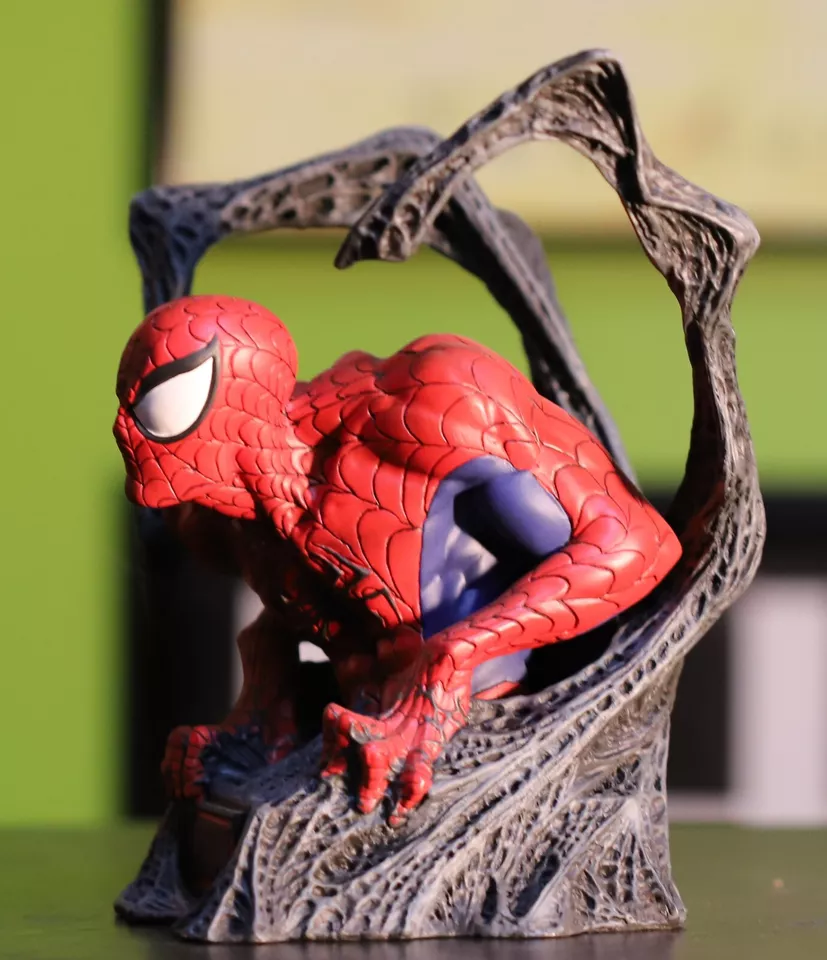 Marvel Universe Spiderman Bust Statue! Diamond Select Art Asylum 2004! COA - Image 3 of 4