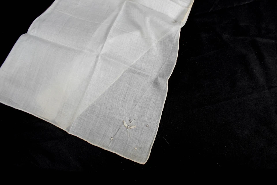 ВИНТАЖНЫЙ 1950-х носовой платок белый Мадейра хлопок аппликация и вышитые цветы - Изображение 3 из 4