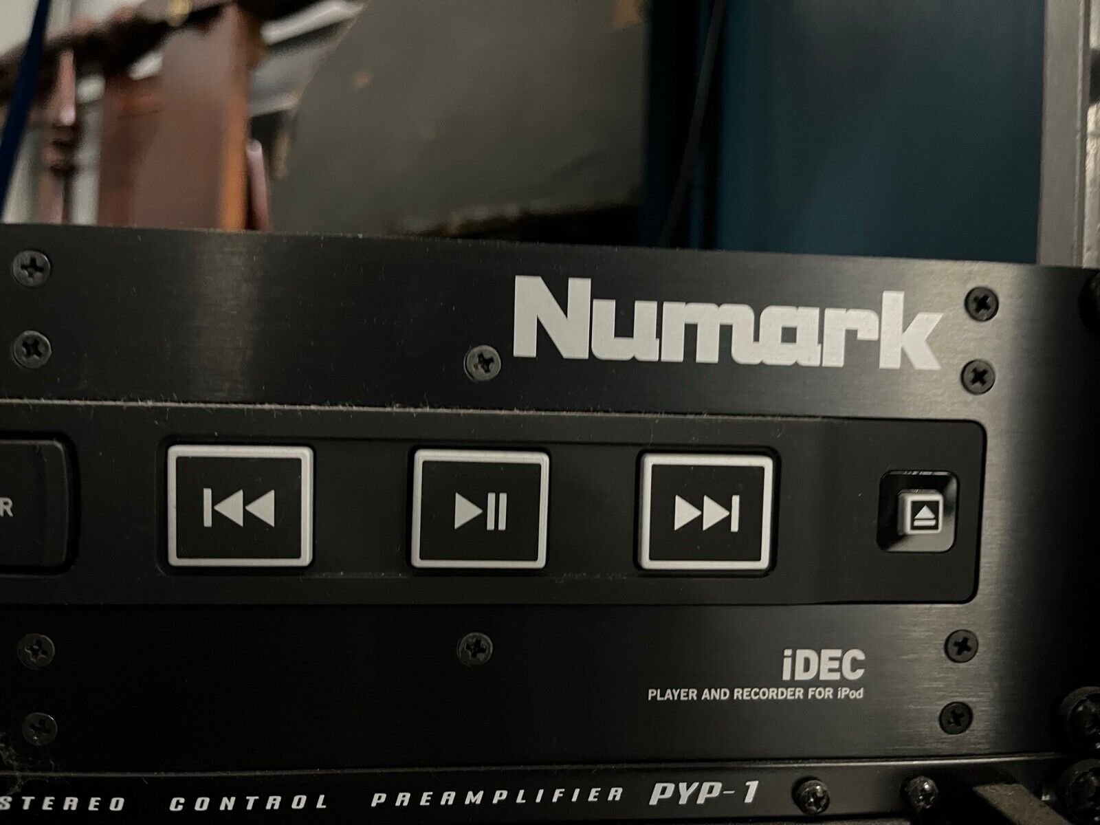 Numark iDEC A/V Playback and Recording Rack Interface for iPod